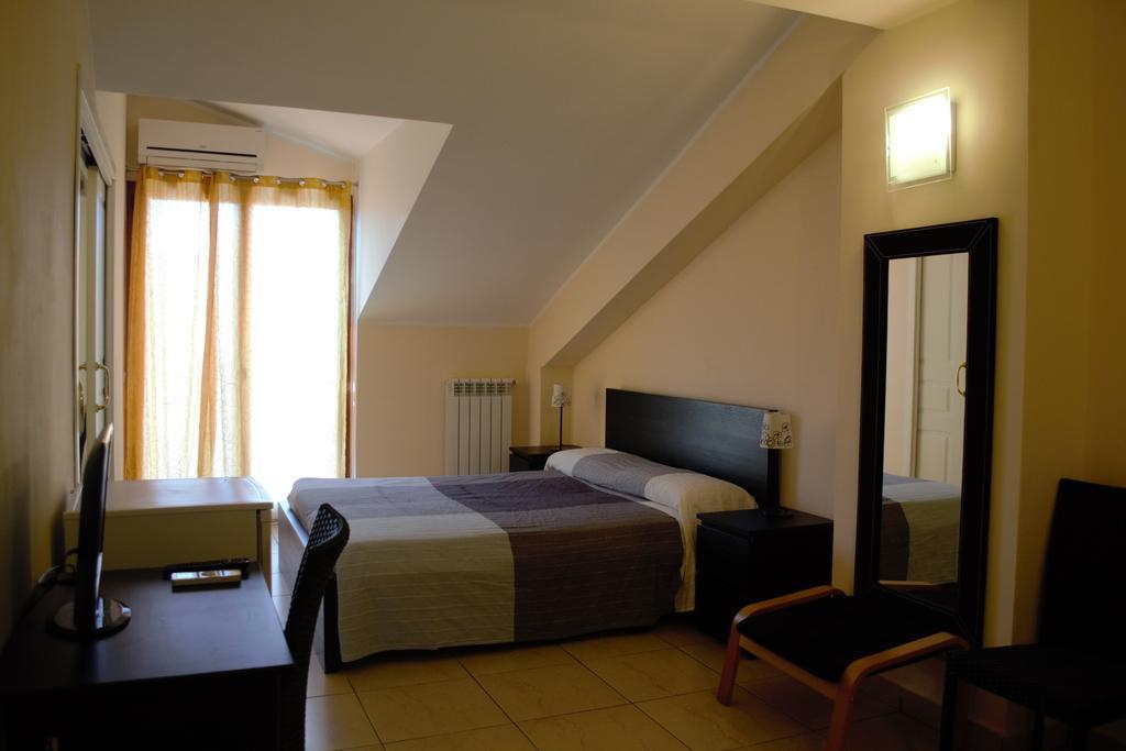 Hotel Acquaplanet Патерно Экстерьер фото