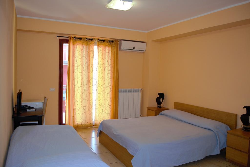 Hotel Acquaplanet Патерно Экстерьер фото